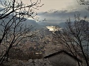 18 Il cielo nuvoloso si sta aprendo